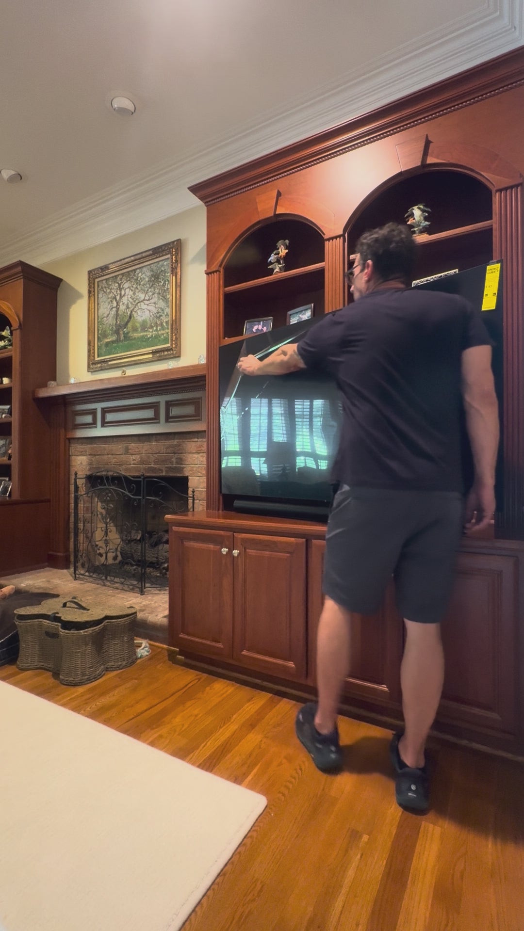 how to choose a TV for a room with lots of windows